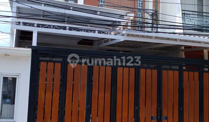 Luxury Affordable Strategic House in Jagakarsa 1