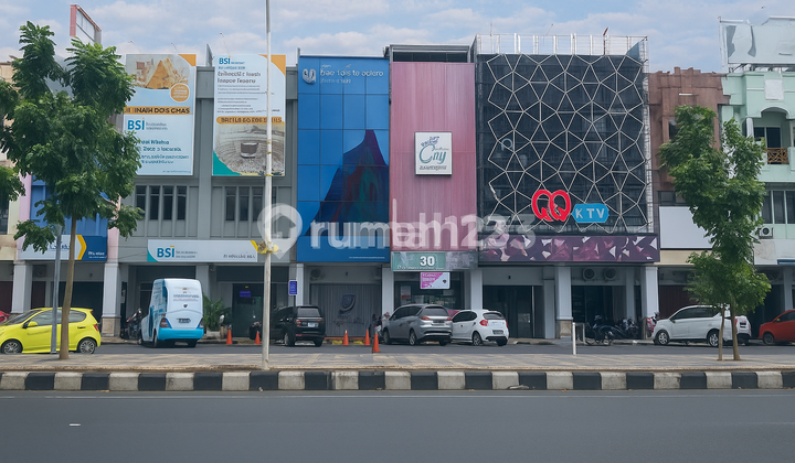 Shop House in the Strategic Mantos Area for Investment