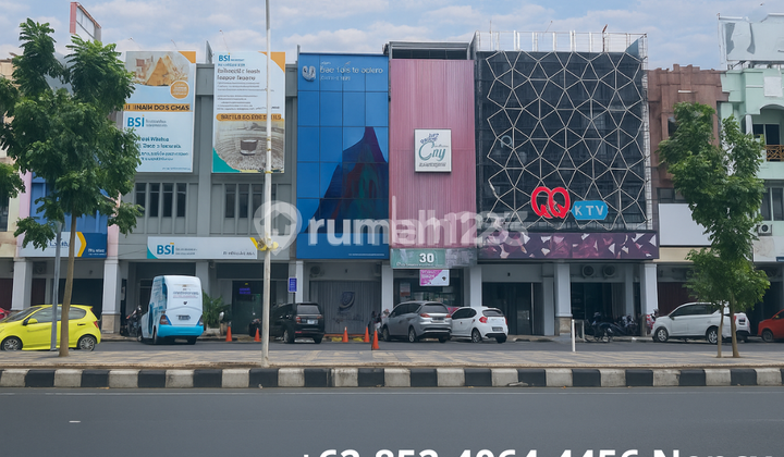 Shop House in the Strategic Mantos Area for Investment 2