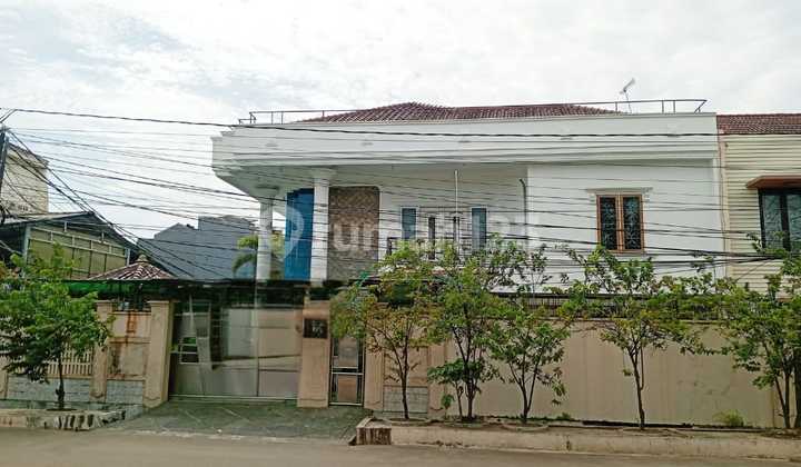Rumah Rapi 2 Lantai di Muara Karang Blok 5