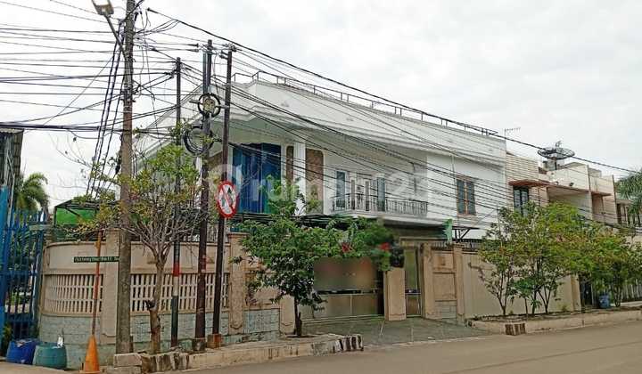 Rumah Rapi 2 Lantai di Muara Karang Blok 5 2