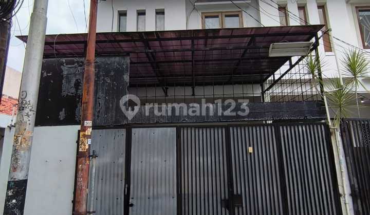 Rumah Rapi Dan Bangunan Bagus 2 Lt Di Jalan Mangga, Duri Kepa