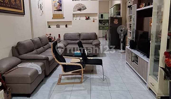 Rumah Rapi 3 Lantai Di Jelambar 2