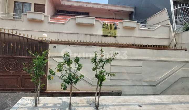 Rumah Bagus dan Rapi di Muara Karang