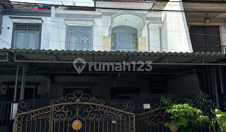 Rumah di Jual 2 Lantai Sudah Full Renovasi di Taman Palem