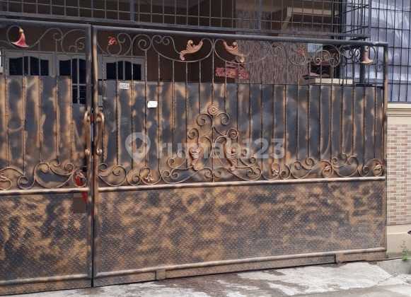 Rumah Rapi 2 Lantai Di Poris Indah