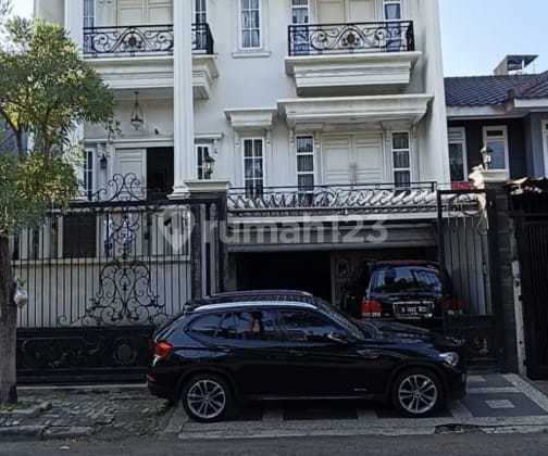 Rumah Rapi Dan Nyaman 3,5 Lantai Full Furnished Di Daan Mogot Baru