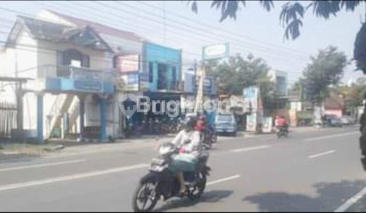 SHOPHOUSE ON ADI SUCIPTO STREET, PAULAN, COLOMADU 1