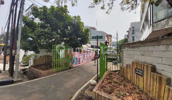 For Sale Old Strategic House by the Side of Cideng Timur Main Road, Central Jakarta 2