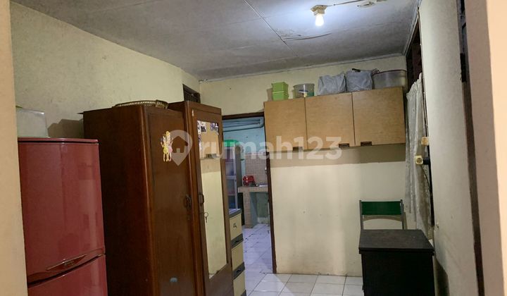 The Old House is Still Well-Maintained. Suitable for Retirees or to be Converted into Boarding Rooms. 2