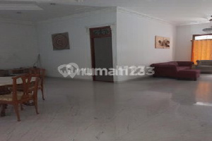 Rumah Asri dan Nyaman di Kawasan Elit 2