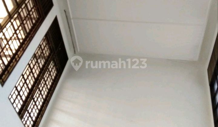 Rumah Terawat di Kedoya