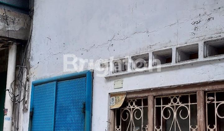 2-Story Old Building House