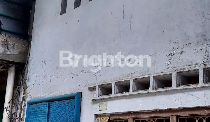 2-Story Old Building House