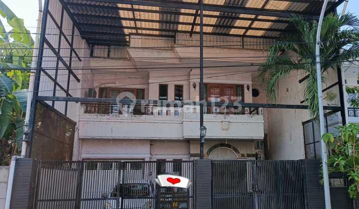 FOR SALE MINIMALIST HOUSE 5BR SEMI FURNISHED KLAMPIS AREA SBY