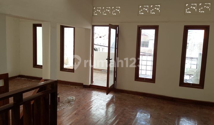 For Sale Villa Style House 2 Floors Ready to Live Strategic Area Dalung 2