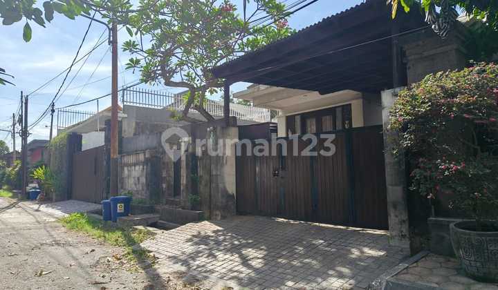 FOR RENT 3BR LANGKAH WITH PRIVATE POOL STRATEGIC RENON LOCATION