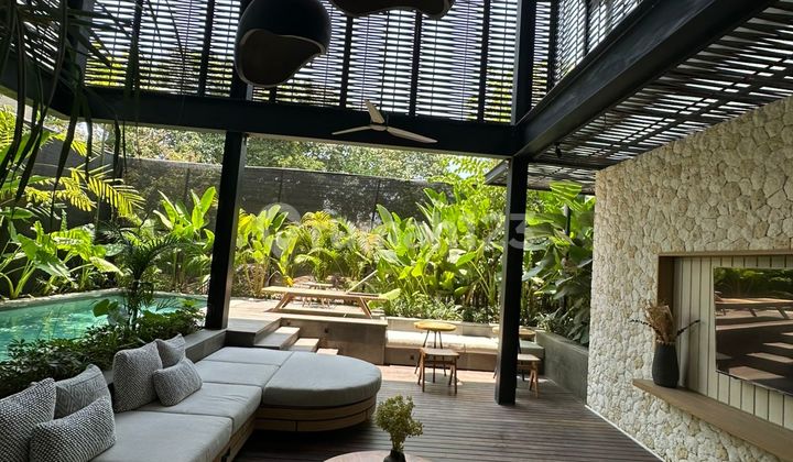 Luxury Modern Tropical Villa in Central Canggu Only 5 Minutes to Echo Beach