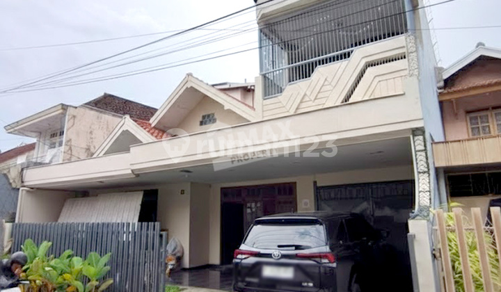 Rumah 3 Lantai di Kenanga Malang