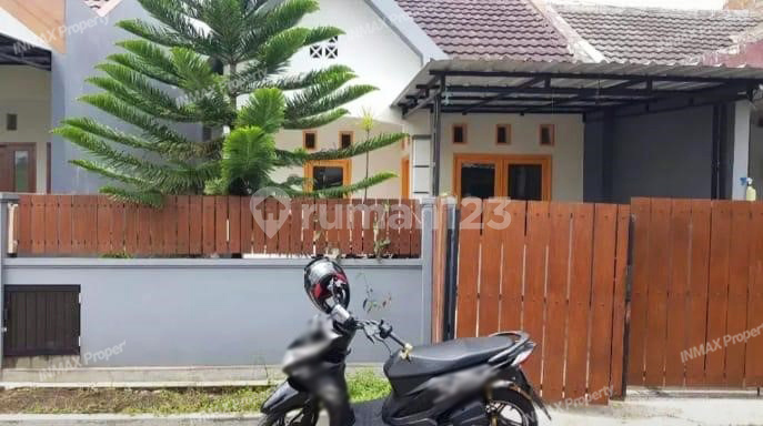 Minimalist House in Pakis, Malang 2