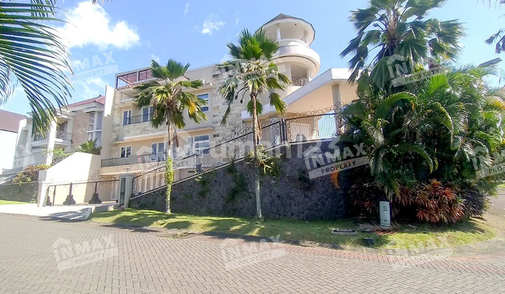 Rumah Modern di Vila Puncak Tidar Malang