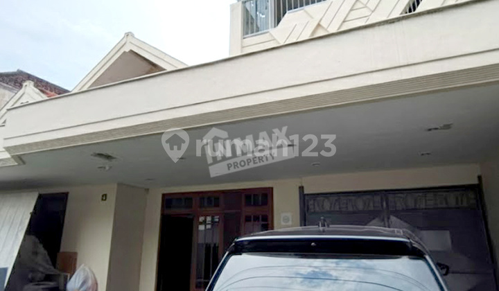 Rumah 3 Lantai di Kenanga Malang 2