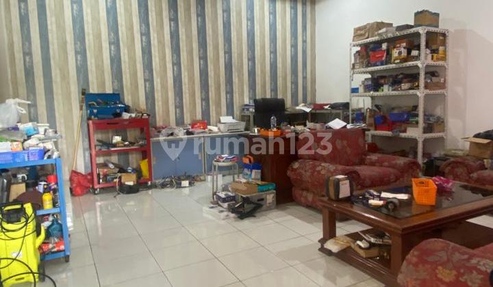 Minimalist House in Tidar, Malang