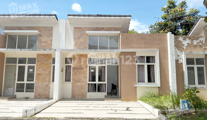 Minimalist House in Citra Garden City Malang