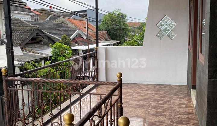 Rumah di Cibaduyutkat Sekolah dan Mall