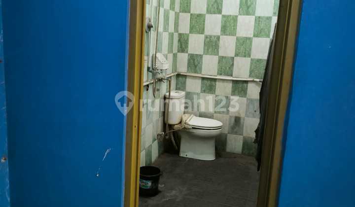 3-Story Shop House for Rent in the Center of Pasirkoja City.