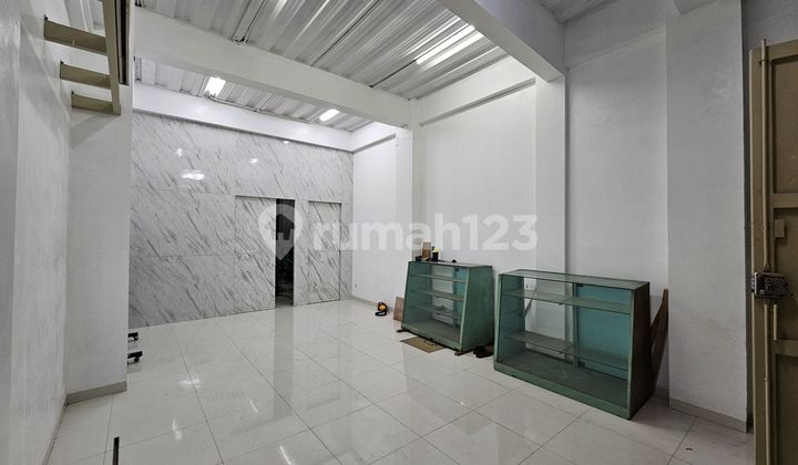 4-Story Shop House Complete with Elevator and Karaoke Room in Astana Anyar 2