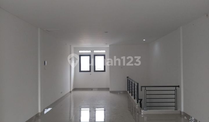 Dijual Ruko 3 Lantai Di Mainroad Batununggal