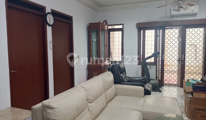 Disewa Rumah 2 Lantai Lengkap Dengab Furnish & Rooftop Di Kembar 2