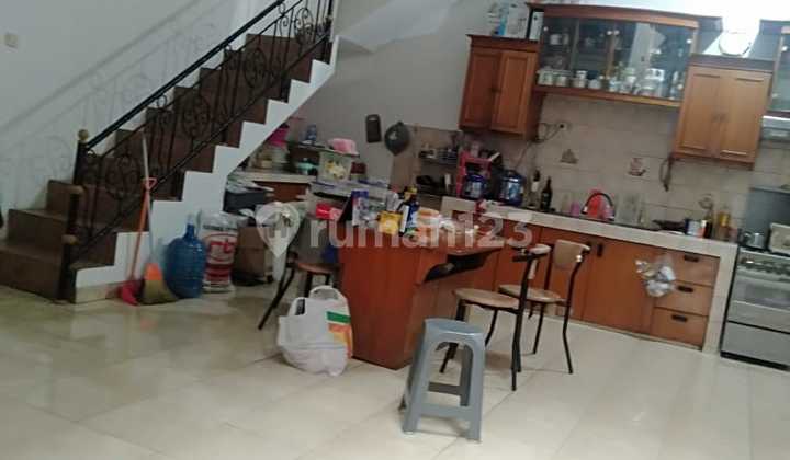 Dijual Rumah 3 Lantai Di T K I