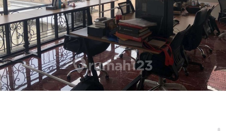 For Sale Luxurious House Complete With Swimming Pool In Batununggal