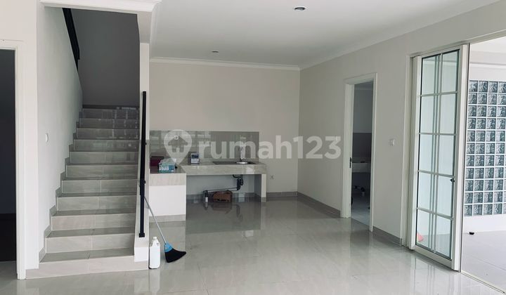 Dijual Rumah 2 Lantai Bangunan Baru View Danau Di Podomoro Dijual Rumah 2 Lantai Bangunan Baru View Danau Di Podomoro