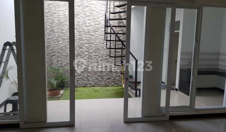 Dijual Rumah 2 Lantai Di Taman Kopo Indah 5 1