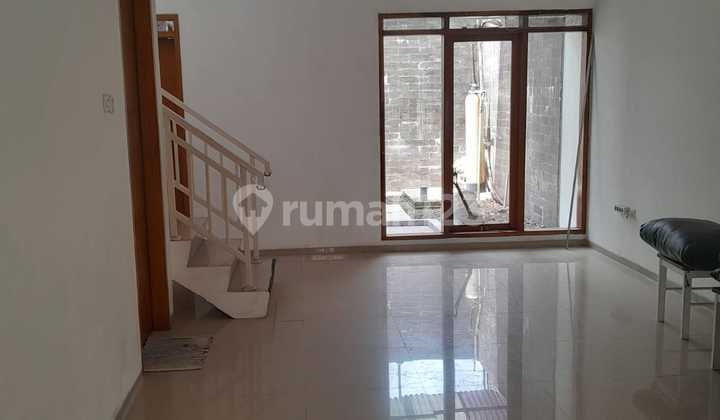 Rumah Antapani 4 Kamar Mall dan Sekolah