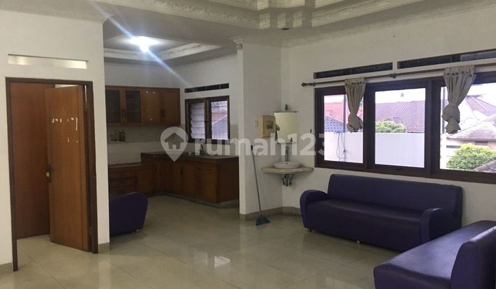 Disewa Rumah 3 Lantai Semi Furnish Di Batununggal 2