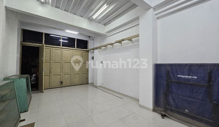 4-Story Shop House Complete with Elevator and Karaoke Room in Astana Anyar 4-Story Shop House Complete with Elevator and Karaoke Room in Astana Anyar