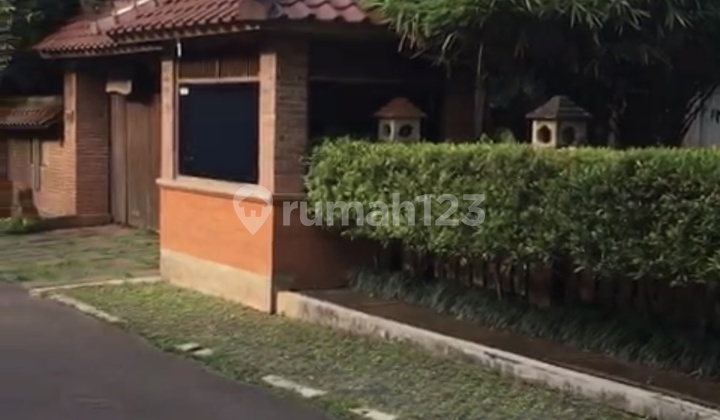 Rumah Mewah Ada Kolam Berenang Siap Huni  2