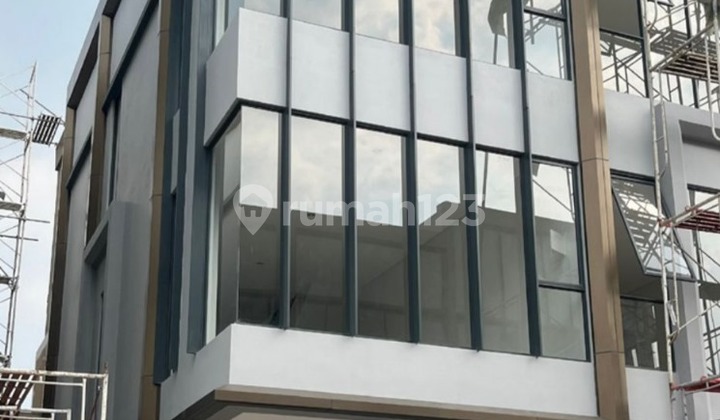 3-Storey Hook Ruko at Maggiore Junction, Gading Serpong, Tangerang 3-Storey Hook Ruko at Maggiore Junction, Gading Serpong, Tangerang