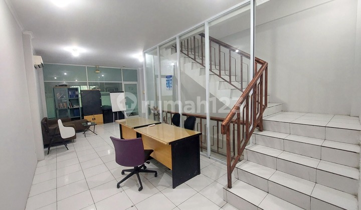 4.5-Story Shophouse Position on Cideng Barat Main Road, West Jakarta 2