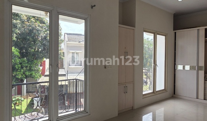 Dijual Cepat! Rumah Hook 2 Lantai SHM - Cluster Crystal Gading Serpong, LT 202M², 3,4M 2