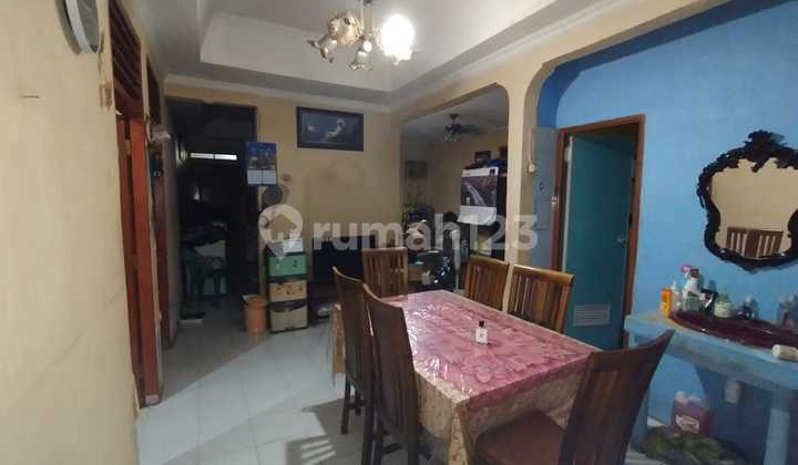 For Sale: House + 4 Shops with Business Included in Karawaci 1 Residential Area, Tangerang 2