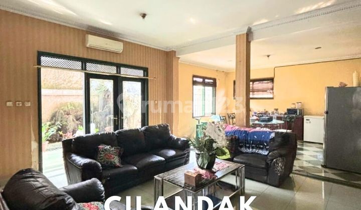 Dijual Rumah Terawat Lokasi Sangat Strategis di Cilandak 1