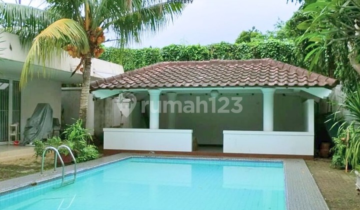 Disewakan Rumah 1 Lantai di Kemang dengan Kolam Renang