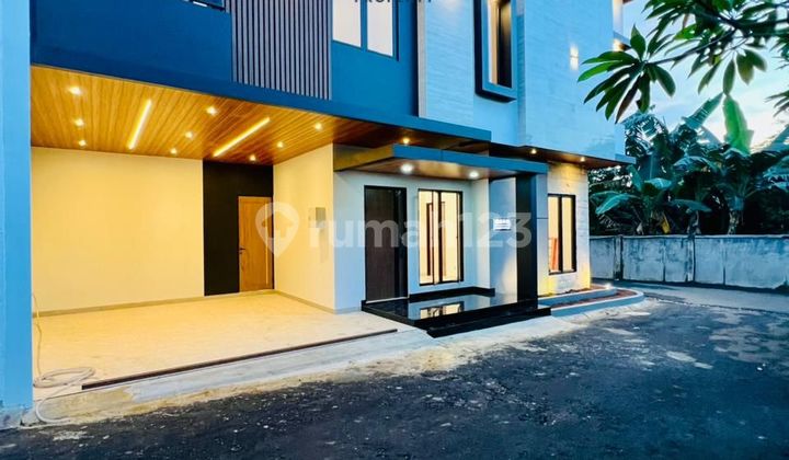 Sell Ready-to-Live House in Jagakarsa 2