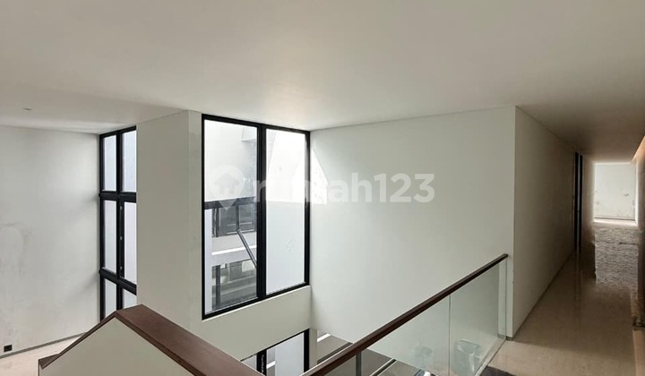 Luxury House Simprug Golf - Private Pool, 3 Lantai, Dekat Senayan