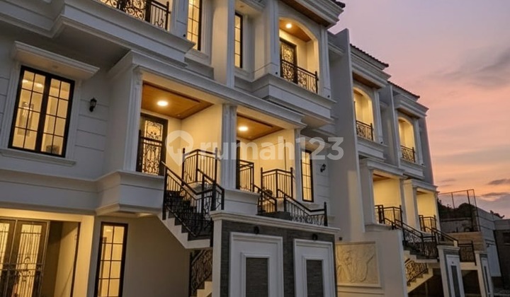 Rumah Townhouse di Cilandak dengan Rooftop